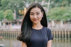 Mỹ nhân của Hoa hậu Việt Nam 2016 bất ngờ làm MC trong bản tin thời sự của VTV9