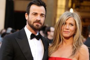 Chồng Jennifer Aniston nổi đóa khi thấy vợ vẫn giữ thư tình của Brad Pitt
