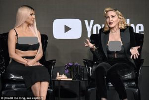Kim Kardashian và ‘nữ hoàng nhạc pop’ Madonna mặc gợi cảm đọ sắc