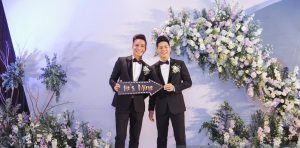 Sao Việt “xúng xính” váy áo dự đám cưới đồng tính của John Huy Trần