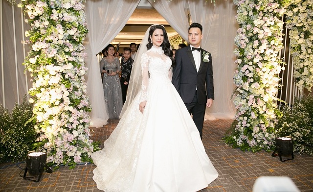 Sang chảnh như chị dâu Diệp Lâm Anh Diện váy cưới hơn nửa tỷ đồng