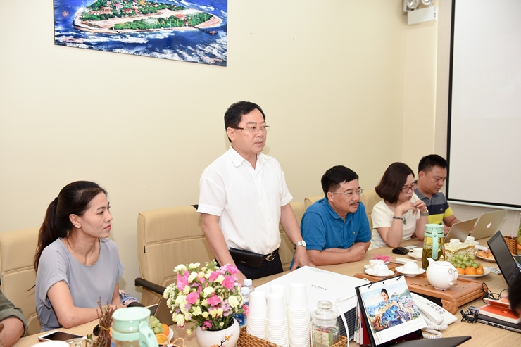 Ông Lê Xuân Sơn - Tổng biên tập báo Tiền Phong - Trưởng Ban tổ chức Hoa hậu Việt Nam giữ vai trò chủ trì cuộc họp.