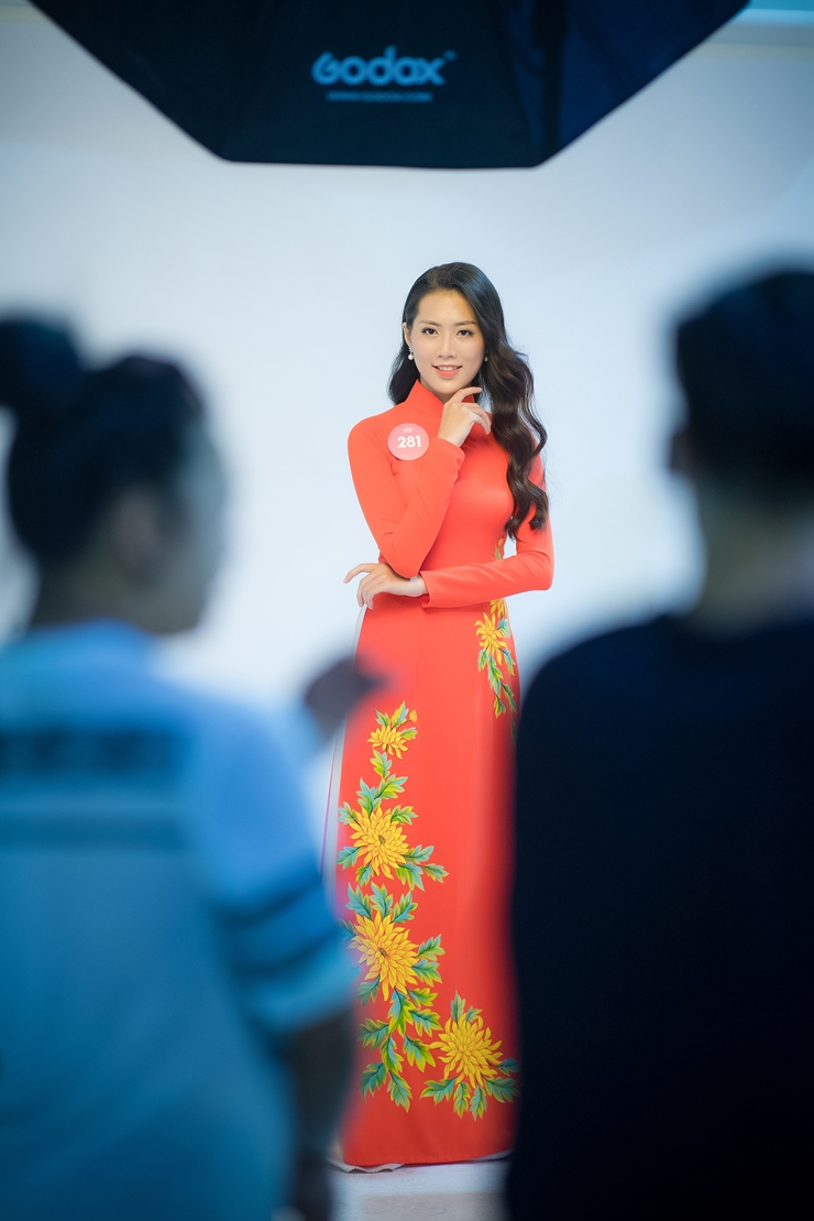  Thí sinh Hoa hậu Việt Nam 2018 trong hậu trường buổi chụp ảnh áo dài