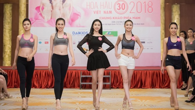 Thí sinh miền Nam Hoa hậu Việt Nam 2018 khoe chân dài