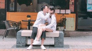 Hari Won kể chuyện Trấn Thành hôn 16+