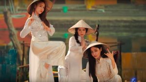 MOMOLAND diện áo dài Việt Nam, cực “quậy” trong MV mới