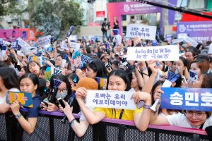 Fan Việt cực nồng nhiệt chào đón WINNER trước thềm show V Heartbeat