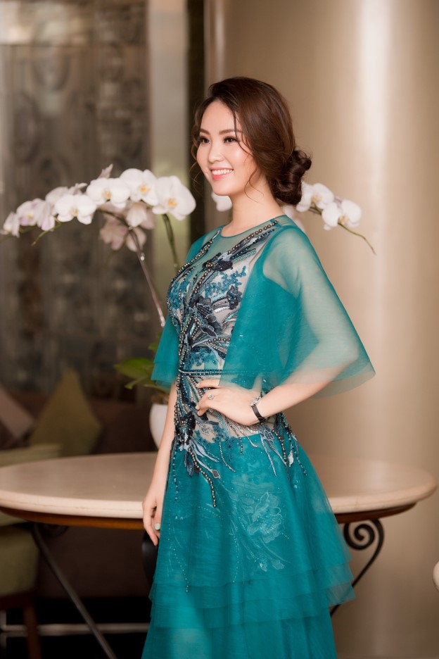  Á hậu Hoa hậu Việt Nam 2008 Thụy Vân đảm nhận vai trò Mc của buổi họp báo