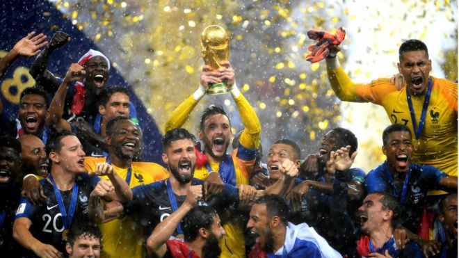 Đội tuyển Pháp nâng cup vô địch World Cup 2018. Ảnh: Getty Imagines