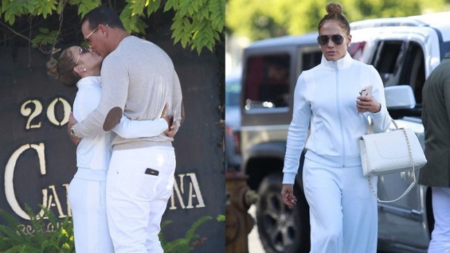 Jennifer Lopez trẻ trung ở tuổi 48