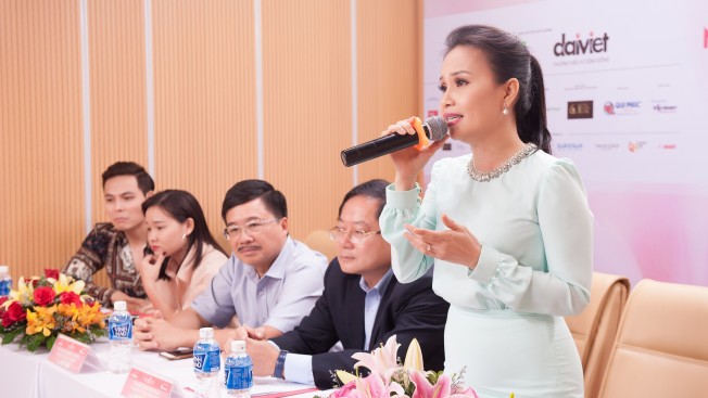 Sơ khảo Người đẹp tài năng Hoa hậu Việt Nam 2018 Cẩm Ly cùng chồng xuất hiện