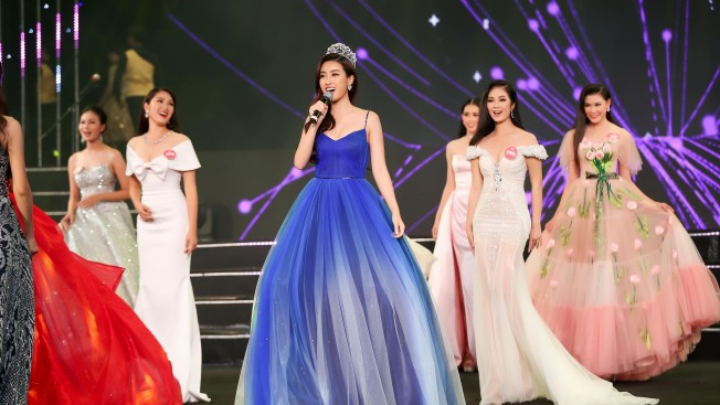 Gala 30 năm Hoa hậu Việt Nam - Đỗ Mỹ Linh khoe giọng hát mở màn đêm - Topsao