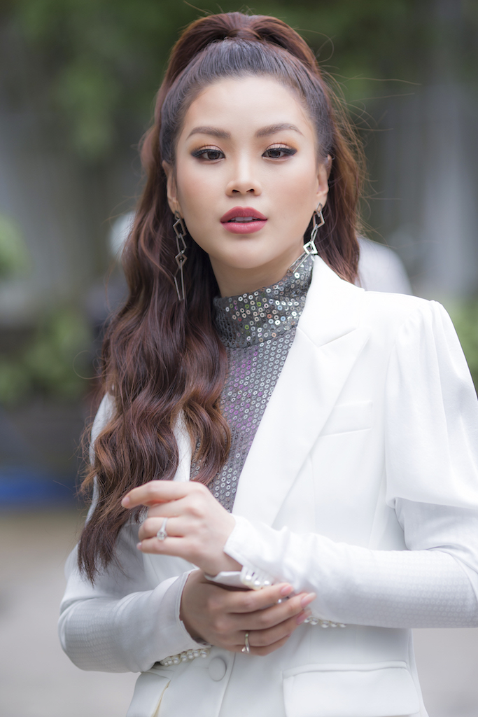 Á hậu Diễm Trang đích thị mẹ một con chăm chỉ chạy show nhất nhì showbiz 
