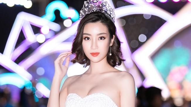 Thảm đỏ Người đẹp biển: Hoa hậu Đỗ Mỹ Linh lần đầu xuất hiện với tóc ngắn