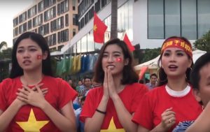 Việt Nam – Hàn Quốc: Á hậu Thanh Tú bật khóc khi tuyển Việt Nam ghi bàn
