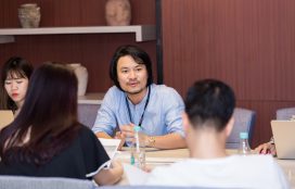 Tổng đạo diễn Hoàng Nhật Nam: Từ sân khấu biểu diễn đến sàn run way