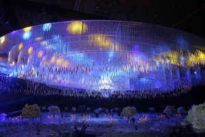 Sảnh cưới lộng lẫy đẹp như mơ với 10 nghìn ngọn nến của Lan Khuê và doanh nhân John Tuấn Nguyễn