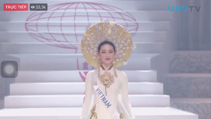HOT: Hoa hậu Nhân Ái Thùy Tiên xuất hiện như “vedette” trong phần trình diễn trang phục truyền thống ở Miss International