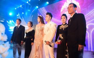 Ưng Hoàng Phúc ngọt ngào sánh vai Kim Cương trong lễ cưới sau 6 năm gắn bó