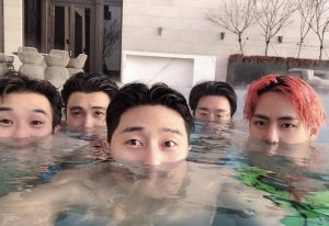 Fan phát cuồng vì tiệc bể bơi cả dàn trai đẹp chất lừ: Park Seo Joon, V (BTS), Park Hyung Sik