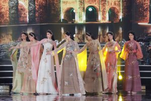 5 Hoa hậu của Thập kỷ hương sắc hội tụ trong phần thi áo dài của Đêm Chung kết  HHVN 2020