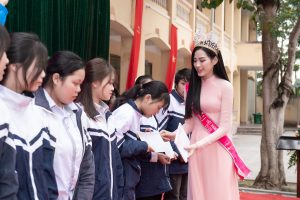 Hoa Hậu Việt Nam 2020 Đỗ Hà và quỹ học bổng Đỗ Hà dành cho học sinh nghèo hiếu học