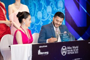 Dàn mỹ nhân Miss World Vietnam đổ bộ khuôn viên khách sạn Sofitel Saigon Plaza đọ dáng mười phân vẹn mười