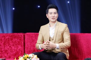 Từ một diễn viên múa, Nguyễn Phi Hùng được ký hợp động làm ca sĩ nhờ đi hát… karaoke