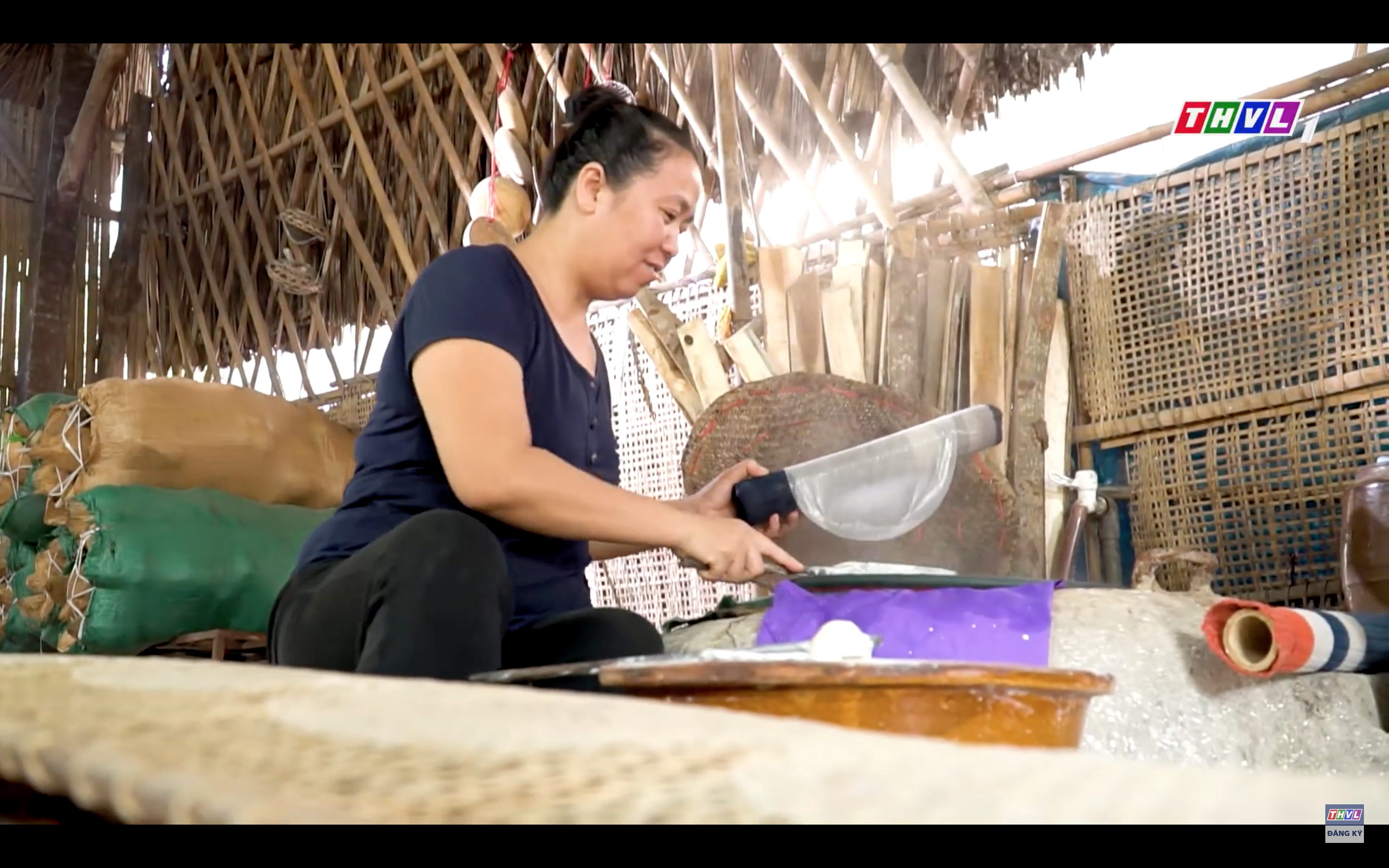 Làng nghề bánh tráng Phú Hoà Đông