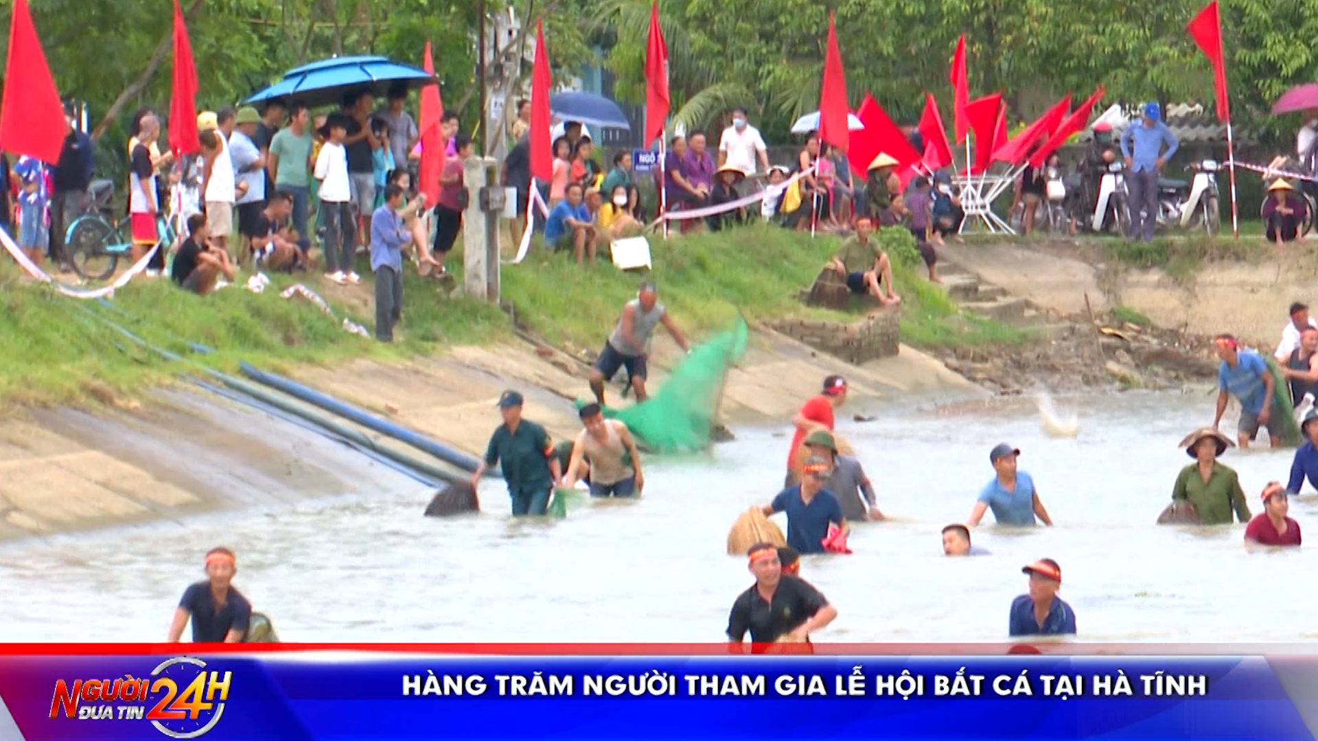 Hàng trăm người tham gia lễ hội bắt cá tại Hà Tĩnh