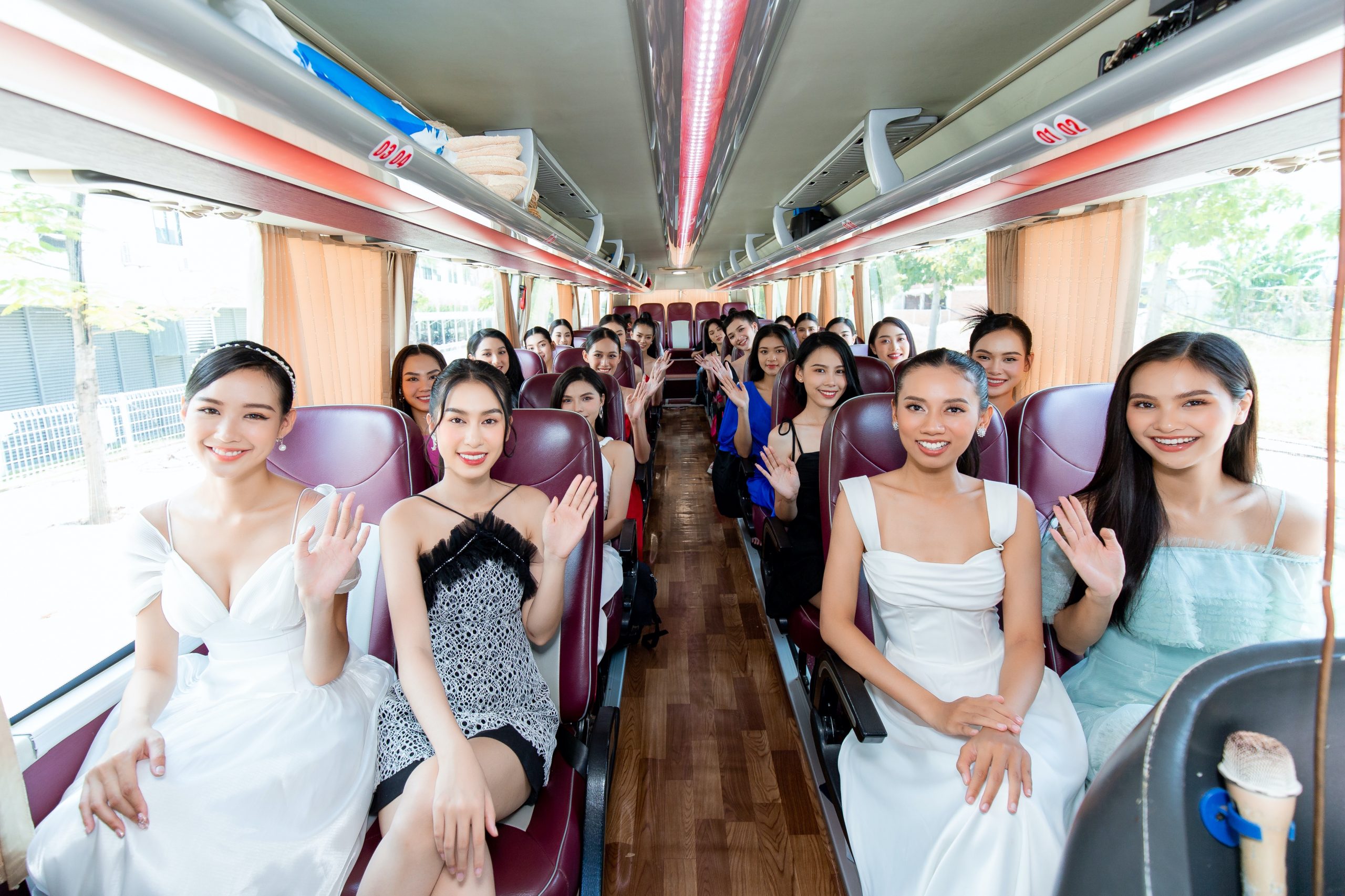 Top 38 Miss World Vietnam 2022 khám phá thành phố biển Quy Nhơn cùng Vietravel