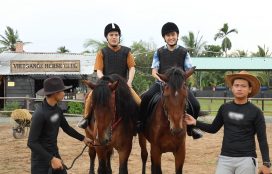 Trải nghiệm cưỡi ngựa mới mẻ cùng MC Quốc Bảo và diễn viên Duy Khương