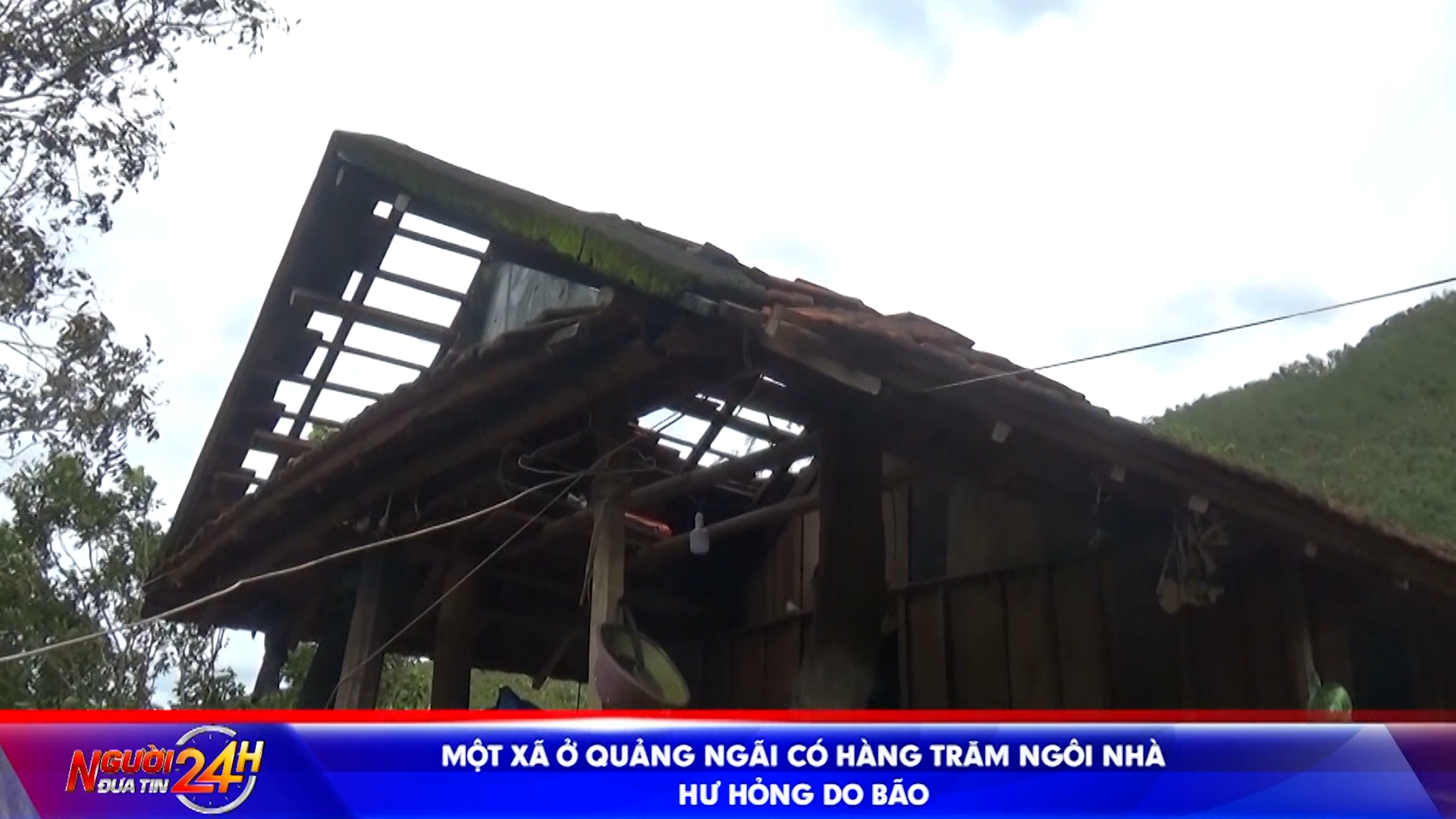 Một xã ở Quảng Ngãi có hàng trăm ngôi nhà hư hỏng do bão