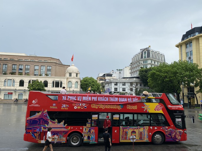 Xe buýt 2 tầng phục vụ miễn phí khách tham quan Hà Nội trong 5 ngày nghỉ lễ 30-4, 1-5