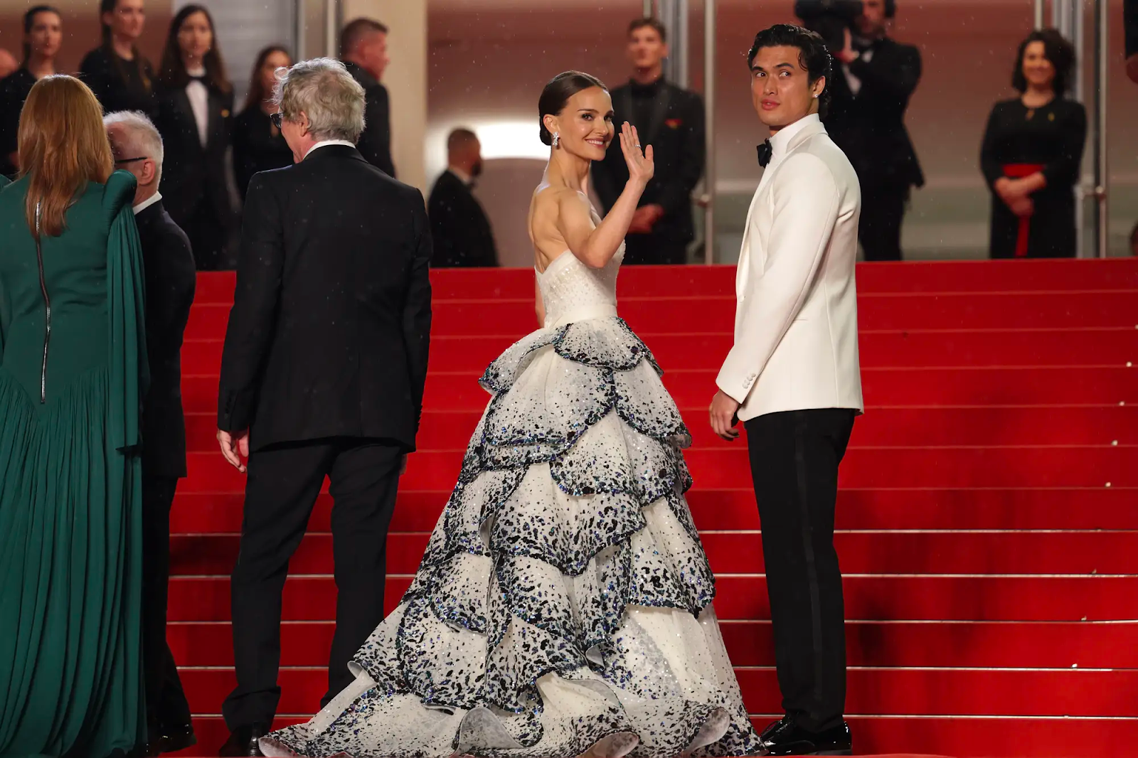 Dior ‘tái tạo’ mẫu đầm 74 năm tuổi tại thảm đỏ Cannes