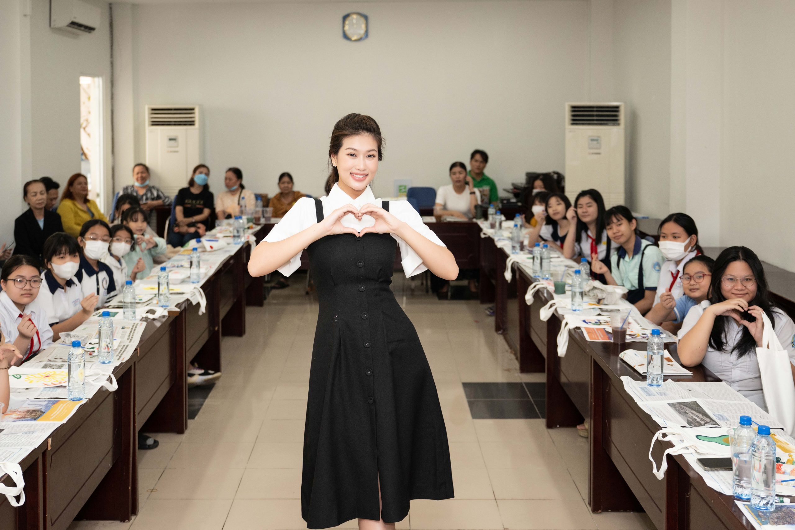 Hoa hậu Hòa bình Việt Nam 2022 Đoàn Thiên Ân công bố dự án cộng đồng “KHUYẾT Workshop” nhân ngày Quốc tế thiếu nhi