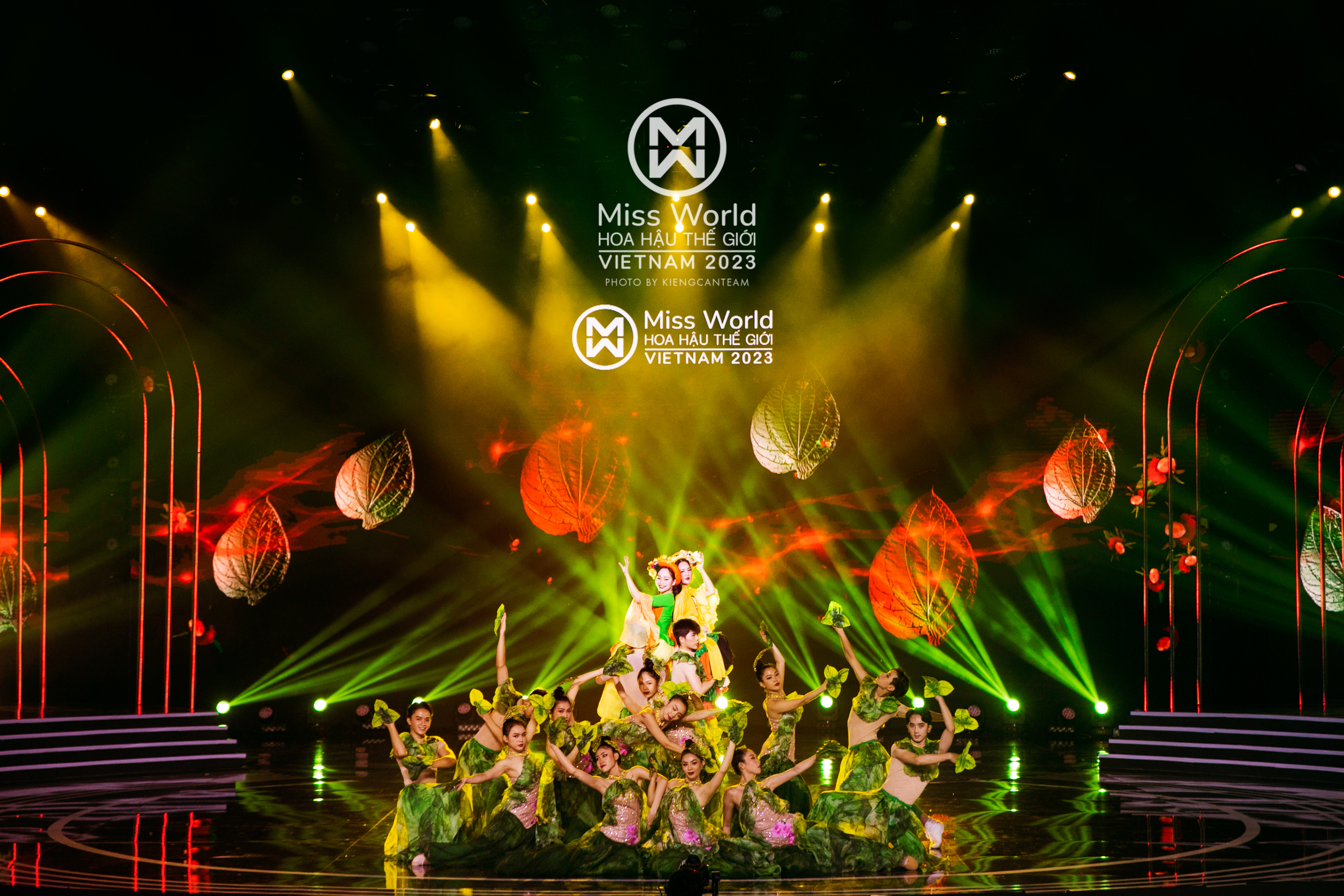 “Đã mắt, sướng tai” với bản phối mới “Mời Trầu” tại đêm chung khảo Miss World Vietnam 2023
