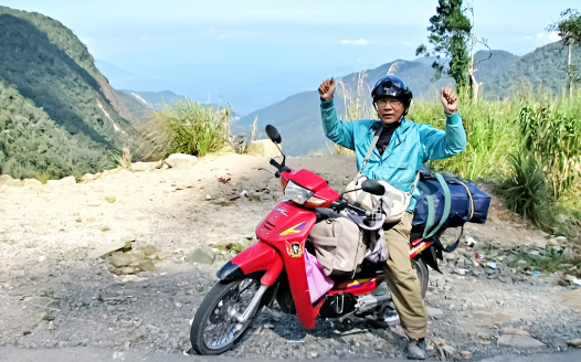 Cụ ông U80 ở TP.HCM mê phượt xuyên Việt bằng xe máy, 2 lần gặp chuyện nhớ đời