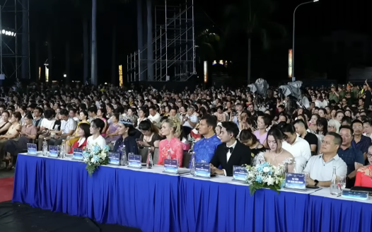 BIỂN NGƯỜI TẠI HẠ LONG TRONG ĐÊM MISS WORLD 2026, QUẢNG NINH MỞ ĐẦU HÀNH TRÌNH SẮC ĐẸP THẾ GIỚI